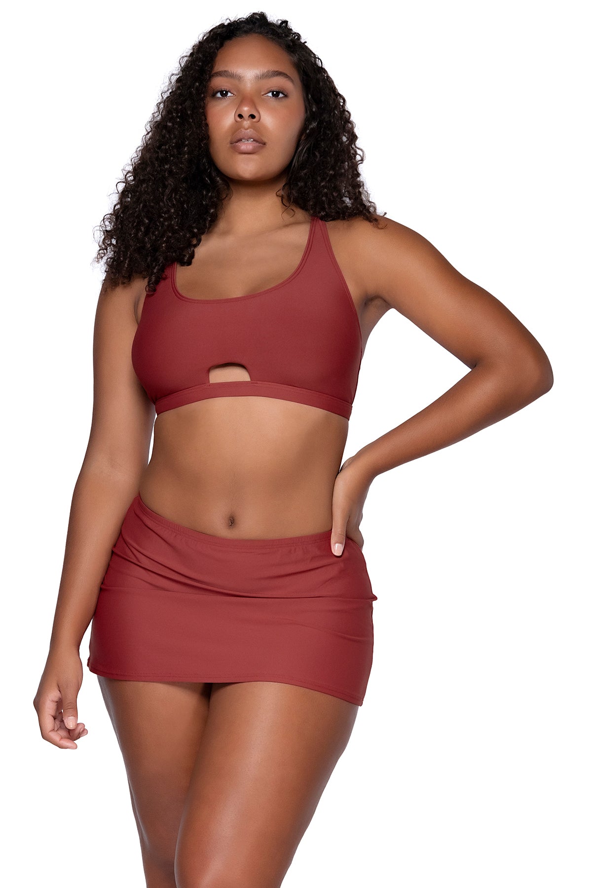 Charger l&amp;#39;image dans la galerie, Front view of Sunsets Tuscan Red Brandi Bralette bikini top with Tuscan Red Kokomo Swim Skirt featuring additional model
